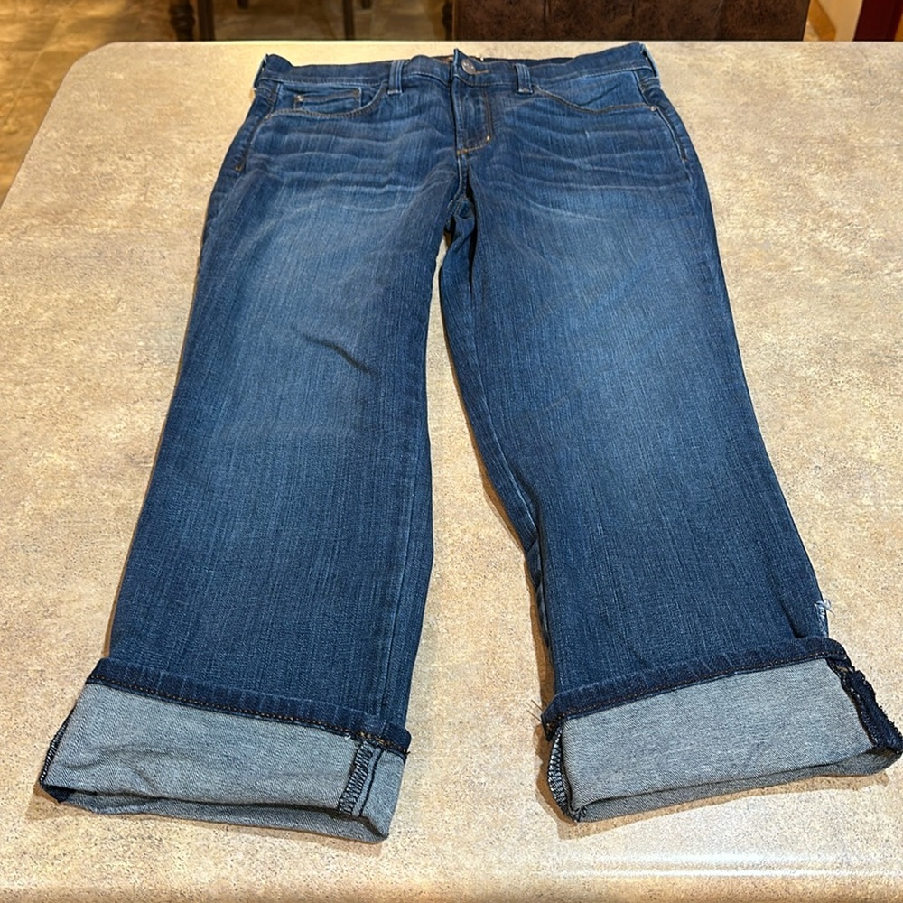 Women’s NYDJ Jean, Capri size 6 inseam measures about 23”